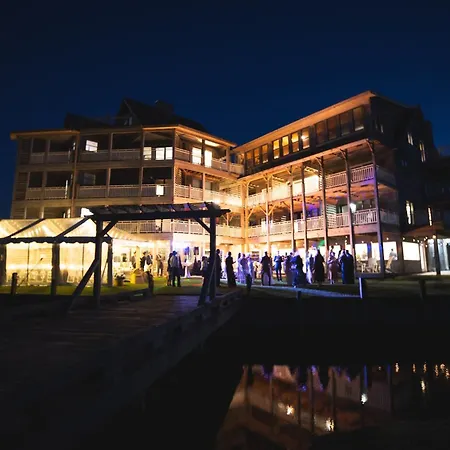 The Burrus House Inn Waterfront Suites-2