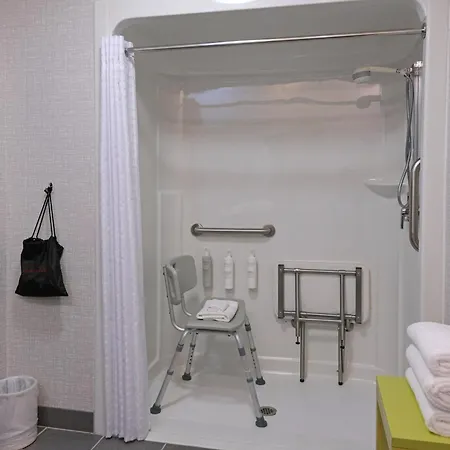 Hampton Inn Lima-2