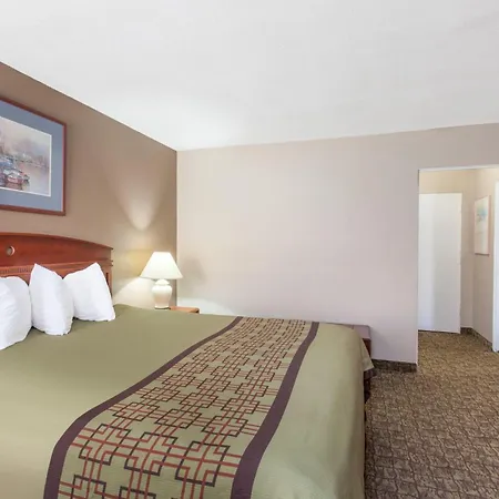 Ramada By Wyndham Fresno North-3