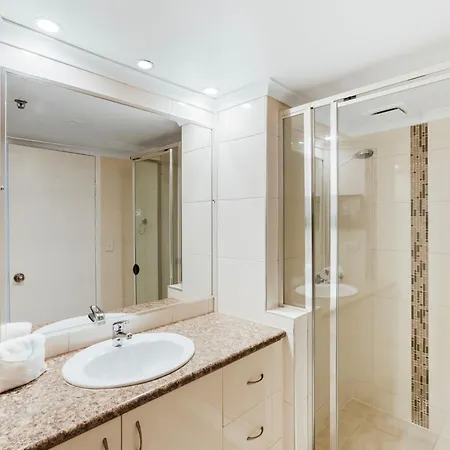 Aegean Apartments Surfers Paradise-3