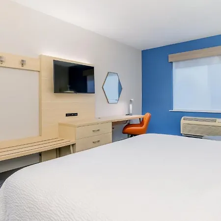 Holiday Inn Express & Suites Medford-Central Point-2