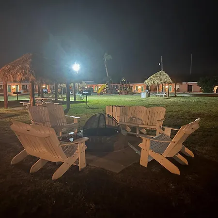 Shark Reef Resort Motel & Cottages-3