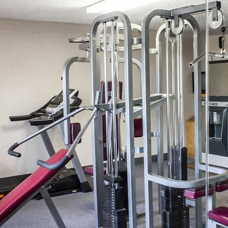 Econo Lodge Inn & Suites Colonie Center Mall-2