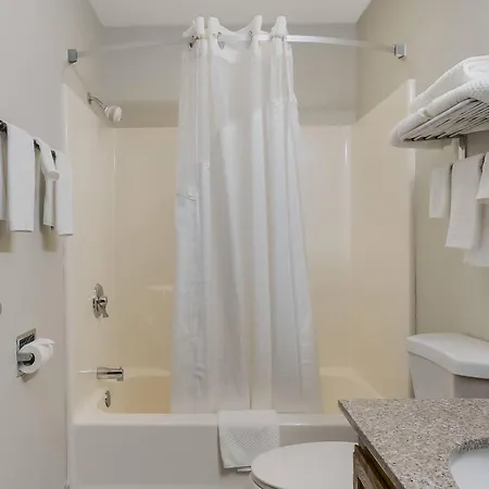 Econo Lodge Inn & Suites Yankton-3