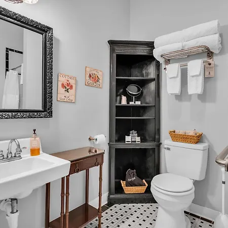 Hoyt House Luxury Bed & Breakfast-2