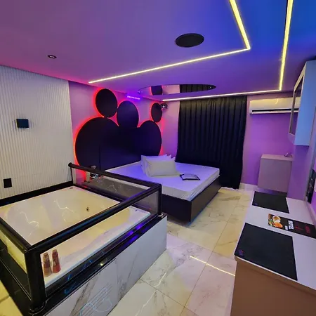 Fashion Motel-3