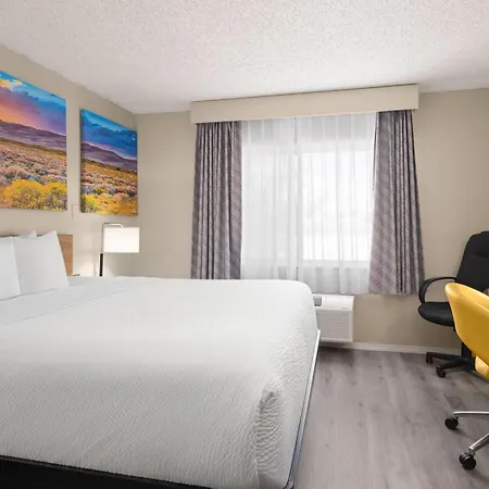 Days Inn & Suites By Wyndham Airport Albuquerque-3