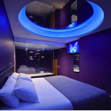 V Hotel-3
