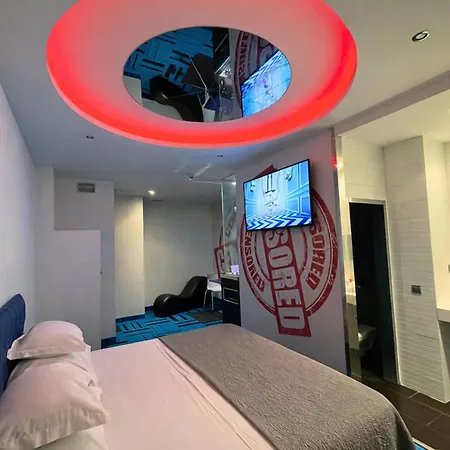 V Hotel-2