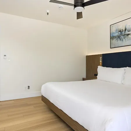 456 Embarcadero Inn & Suites-2