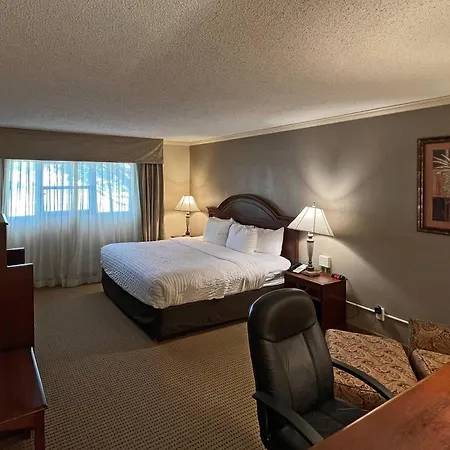 Clarion Inn Garden City-3