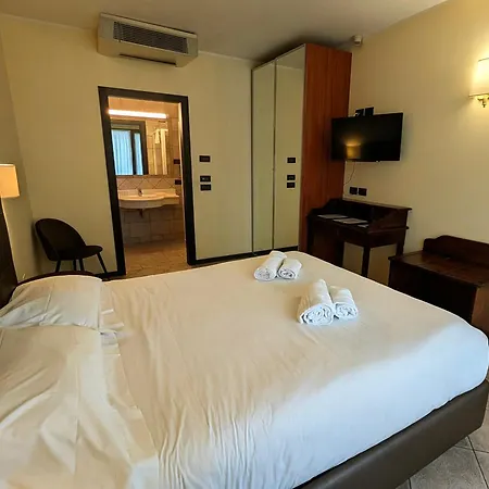 Yachting Hotel Mistral-3