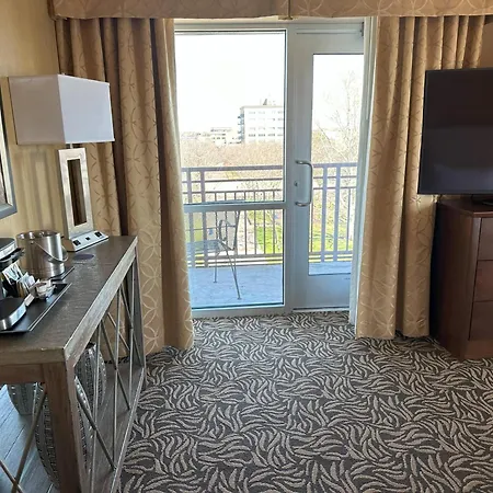 Doubletree By Hilton Bay City - Riverfront-2