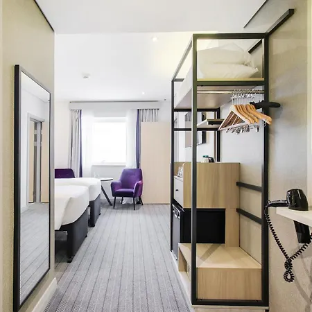 Premier Inn Dubai International Airport - An Emirates Group Company-2