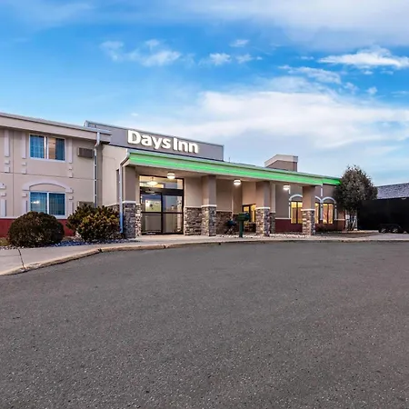 Days Inn By Wyndham Minot-3