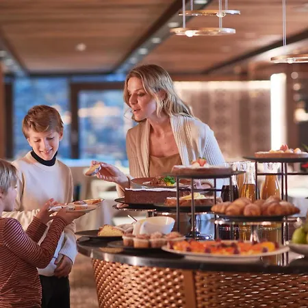 Le Massif Hotel & Lodge Courmayeur - The Leading Hotels Of The World-3