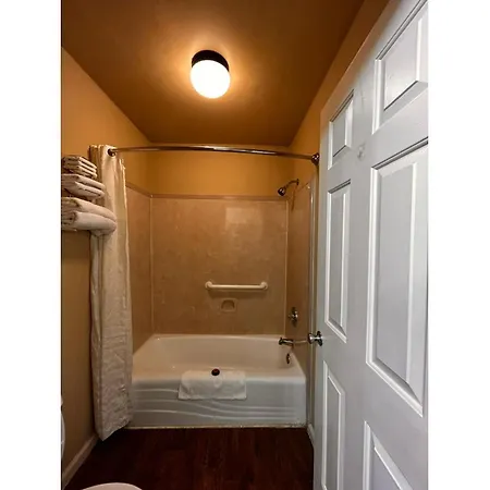 Plantation Oaks Suites & Inn Millington-2