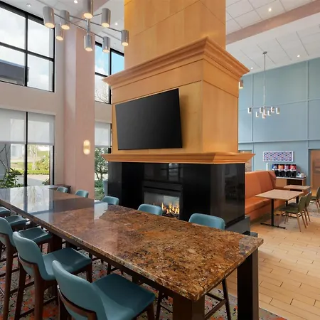 Hampton Inn & Suites By Hilton Langley-Surrey-3