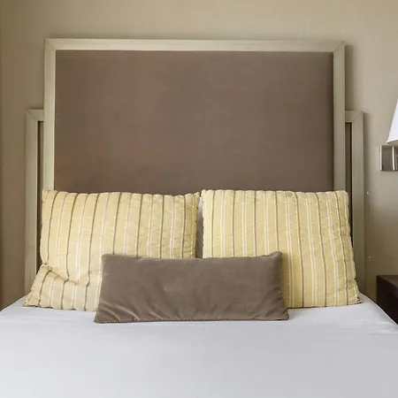 Plantation Hale Suites-3