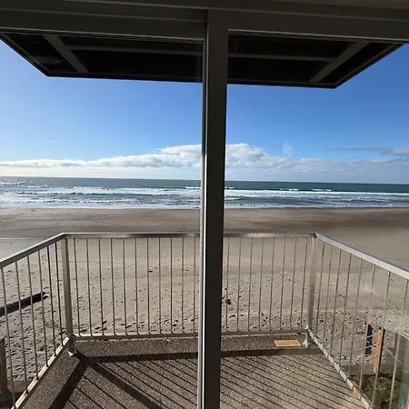 The Sandcastle Beachfront Hotel-2