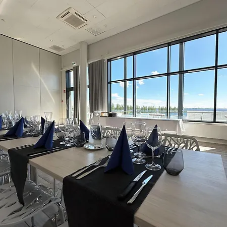 Seaside Glass Villas-2