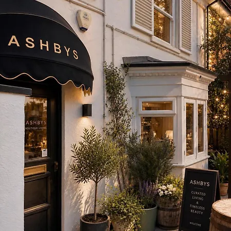 Ashbys Accommodation & Spa Hire-3