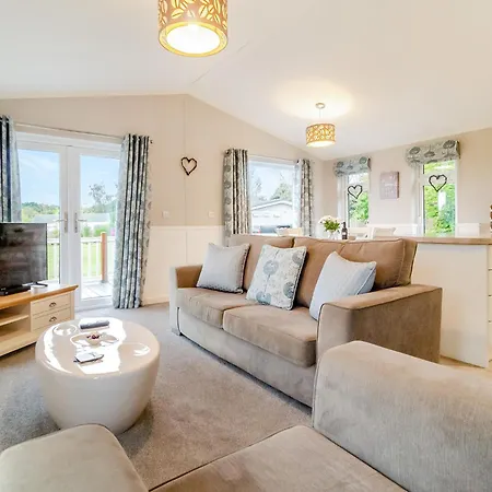 Otters Mead Boutique Lodges-3