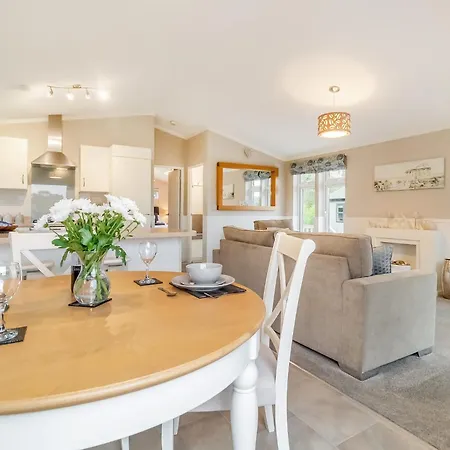 Otters Mead Boutique Lodges-2