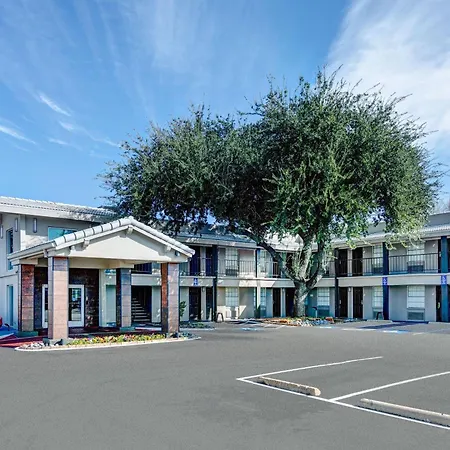 La Quinta Inn By Wyndham Dallas Uptown-3