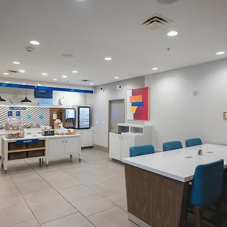 Holiday Inn Express & Suites Marquette By Ihg-2