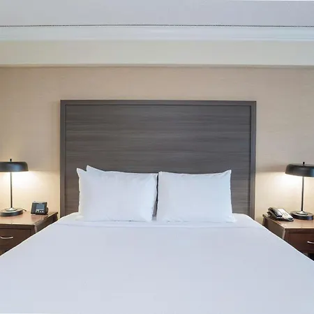 Sandman Signature Vancouver Airport Hotel & Resort-3