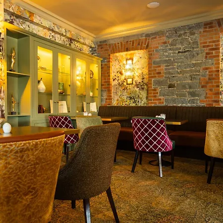 Falls Hotel & Spa-3