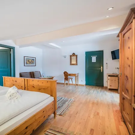 Hotel Dolomitenhof & Chalet Alte Post-3