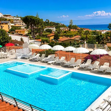 Ninfa Sul Mare Apartments - Piscina con Area Relax e Parcheggio Gratuito-3