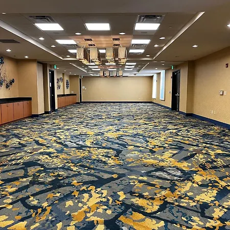 Holiday Inn Hotel & Suites Gateway By Ihg-3