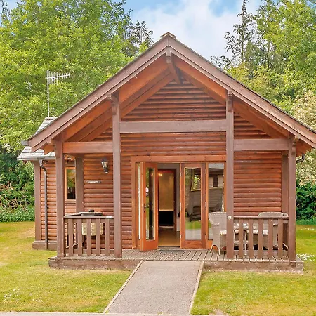 Tilford Woods Lodge Retreat-3