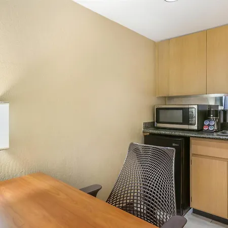 Best Western Plus Scottsdale Thunderbird Suites-3