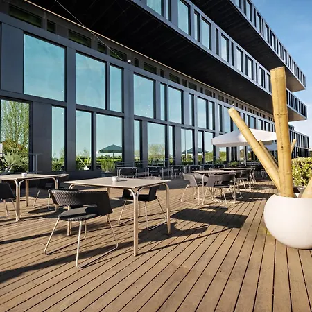 Axis Viana Business & Spa Hotel-3
