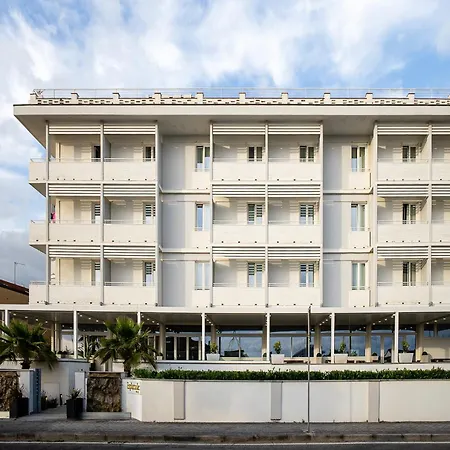 Hotel Esplanade-2