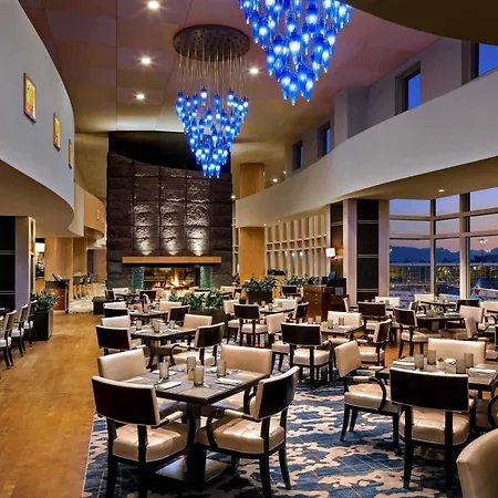 Fairmont Vancouver Airport In-Terminal Hotel-3