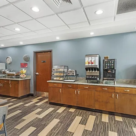 Best Western Plus Chain Of Lakes Inn & Suites-2