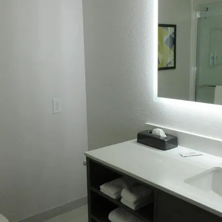 Comfort Inn & Suites Grand Forks Near Alerus Center-3