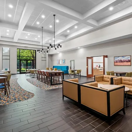 Hampton Inn & Suites East Lansing-3