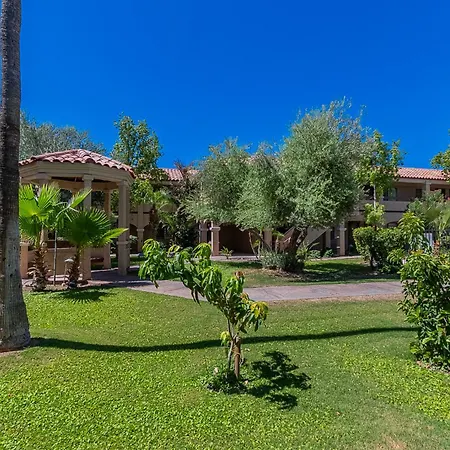 La Fuente Inn & Suites-3