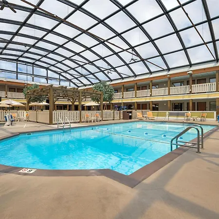 Best Western Plus Dubuque Hotel And Conference Center-3