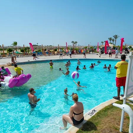 Malikia Resort Abu Dabbab-3