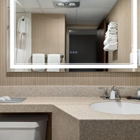 Ramada By Wyndham Grand Forks-2