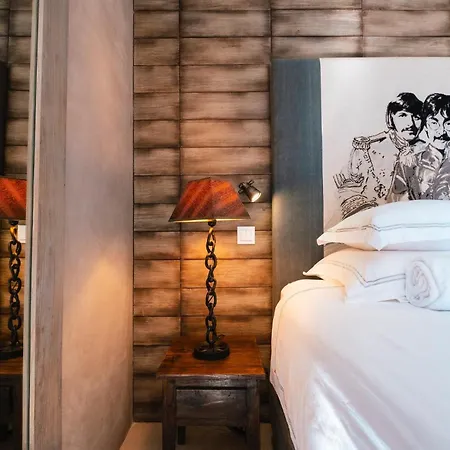 Surfers Lodge Peniche-3