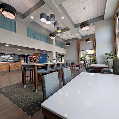 Hampton Inn & Suites Tacoma-3