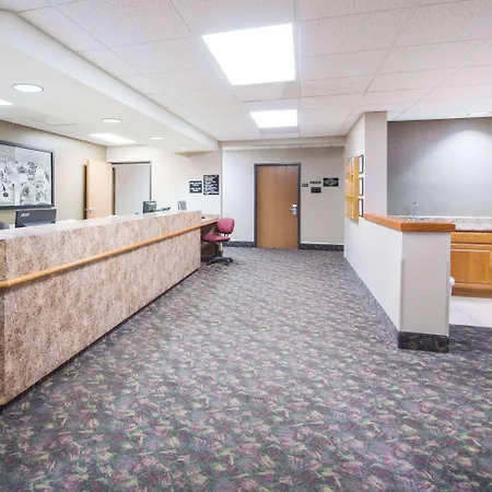 Super 8 By Wyndham Iola Ks-2